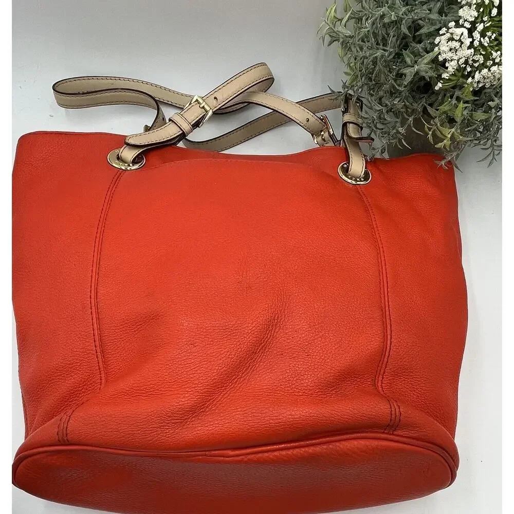 Michael Kors Authenticated 38F2CTTT/L Jet Set Bright Red Pebbled Leather Lg Tote